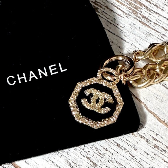 CHANEL Jewelry - CHANEL Gold Nugget Pendant Necklace | Beautiful CC Pendant & Gold Necklace GUC